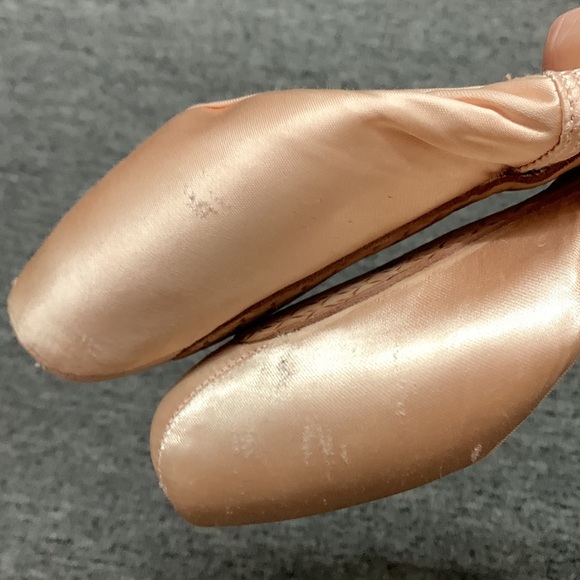 Ballet Pointe Shoes: Capezio Cambré 1127W 6.5M Modified/Gently Used - Picture 6 of 6